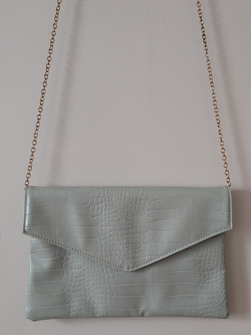 Lulus Croc-Embossed Envelope Clutch in Sage with Gold Chain